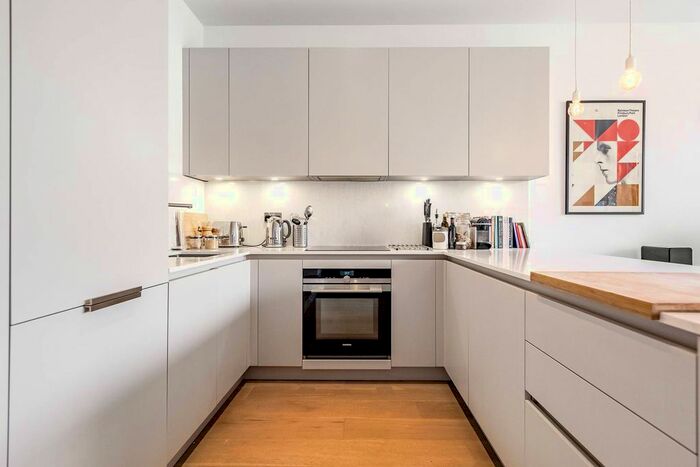 2 Bedroom Flat To Rent In Abbeville Road, Abbeville Village, London, SW4