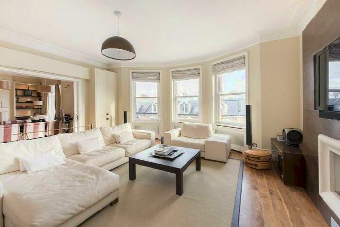 2 Bedroom Apartment To Rent In Circus Road, St Johns Wood, London, NW8