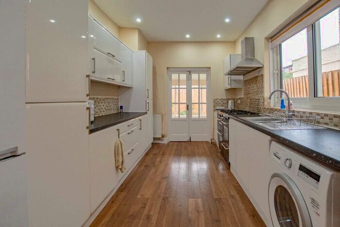 3 Bedroom Property To Rent In Seaford Road, London, W13