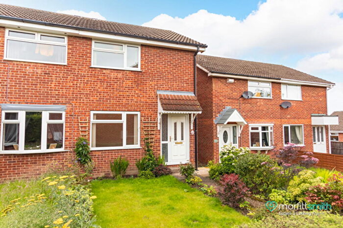 2 Bedroom Semi Detached House To Rent In Blackburn Crescent, Chapeltown, S35