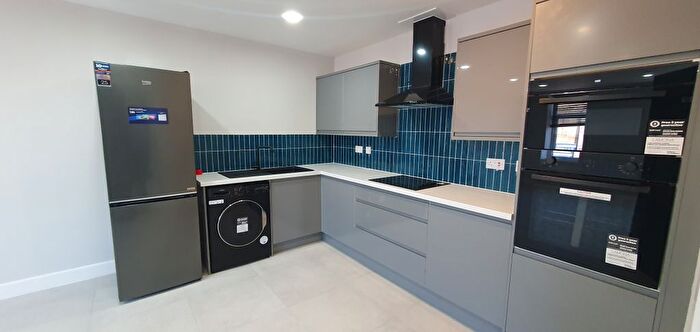 2 Bedroom Flat To Rent In Cornwall Rd, Bradford, BD8