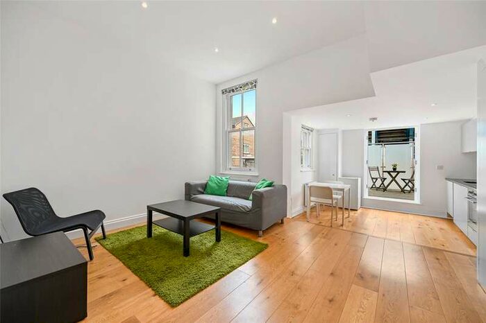 1 Bedroom Flat To Rent In Ellerslie Road, London, W12