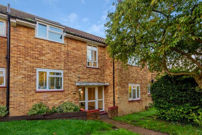 2 Bedroom Flat To Rent In Grove Lane, Coulsdon, CR5