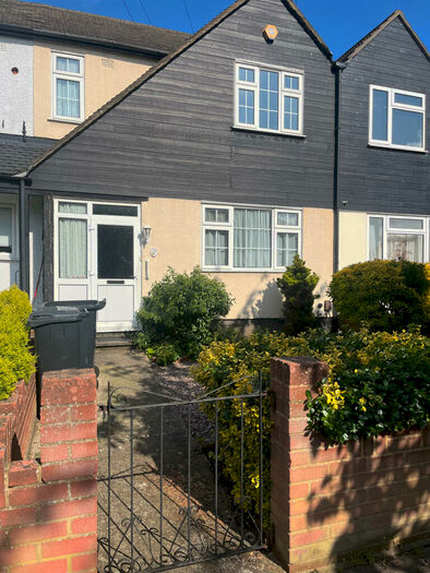 3 Bedroom House To Rent In Princes Avenue, EN3