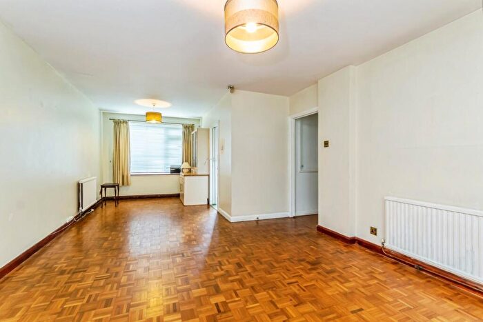 2 Bedroom Maisonette For Sale In Liskeard Lodge, Tupwood Lane, Caterham, Surrey, CR3