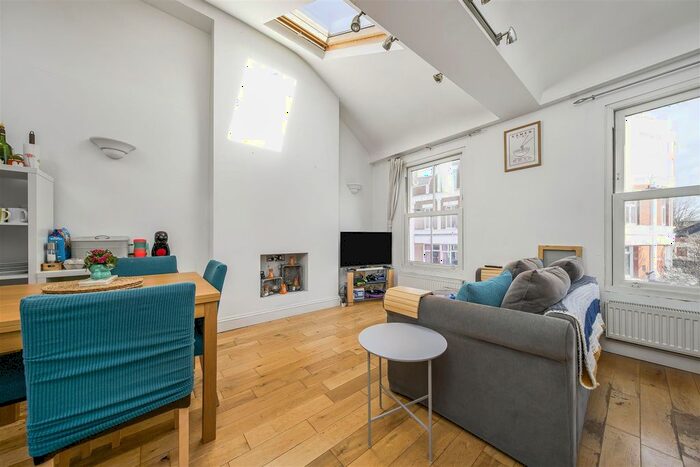 2 Bedroom Flat To Rent In London Road, Twickenham, TW1