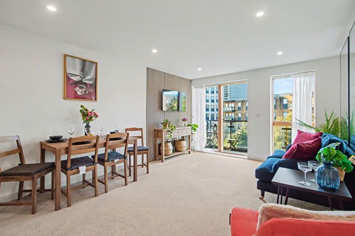 2 Bedroom Flat For Sale In Durnsford Road, Lawrie House, SW19