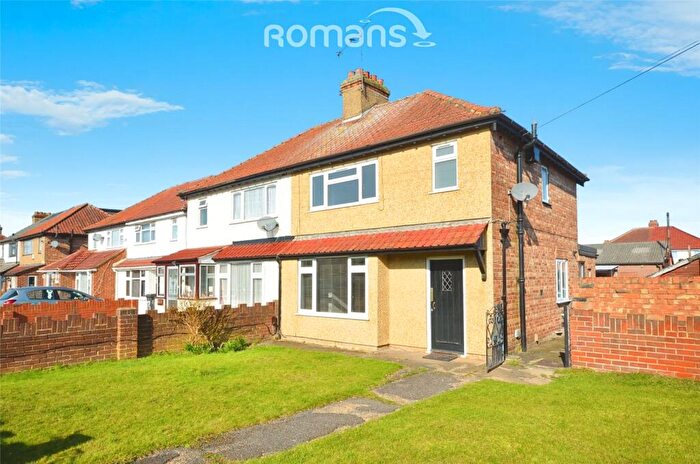 3 Bedroom House To Rent In Hampshire Avenue, Slough, SL1