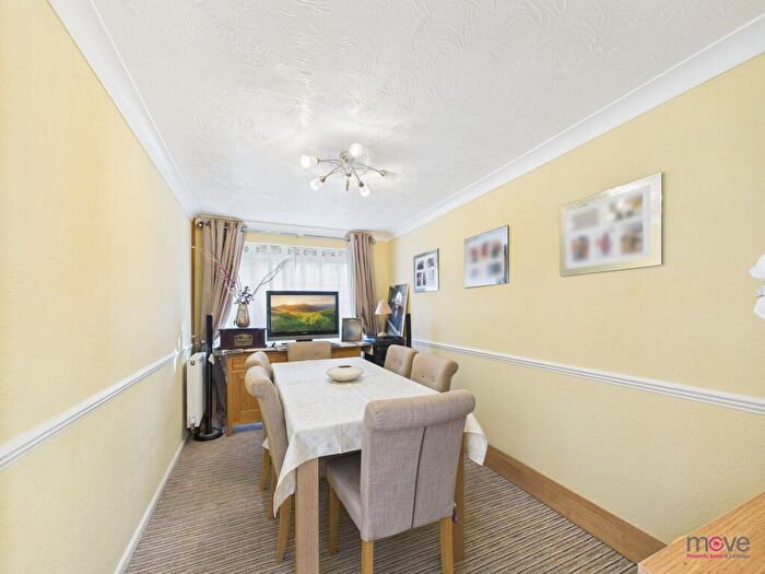 5 Bedroom Semi-Detached House For Sale In Marsh Gardens, Cheltenham, GL51