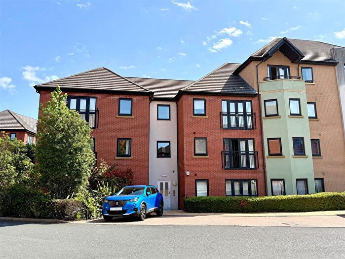 2 Bedroom Flat To Rent In Park Moor Gardens, Dudley, DY1
