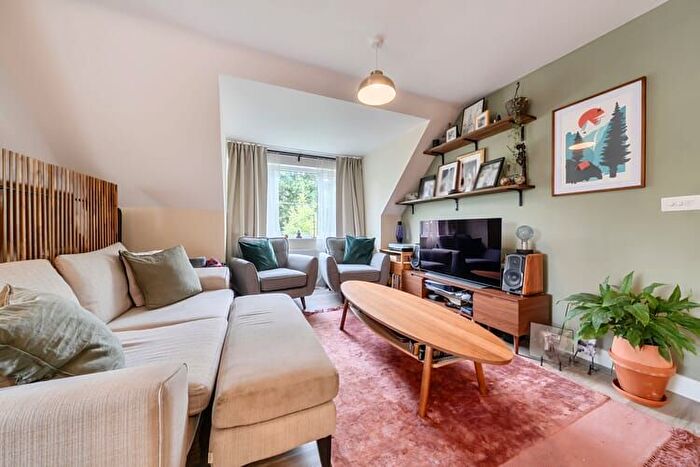 2 Bedroom Flat For Sale In Watermint Place, Bracknell, Berkshire, RG12