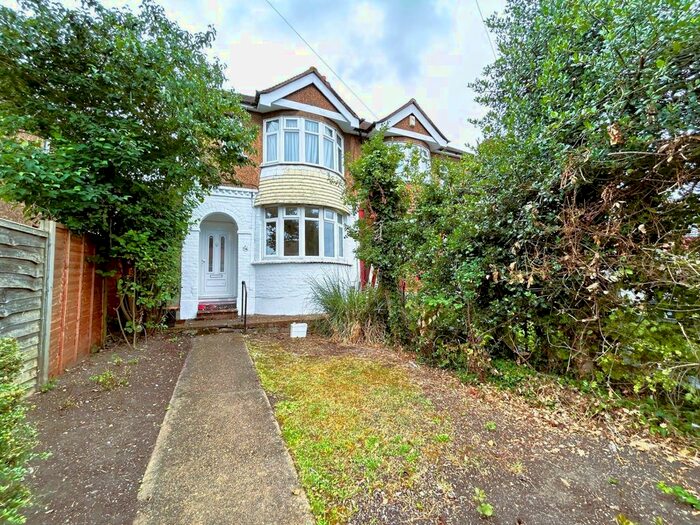 3 Bedroom End Of Terrace House To Rent In Barr Road, Gravesend, Kent, DA12