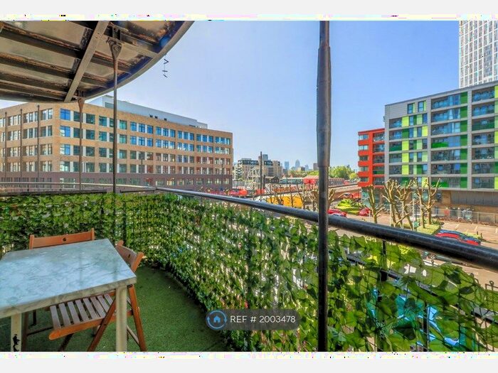 2 Bedroom Flat To Rent In High Street, London Ns, E15