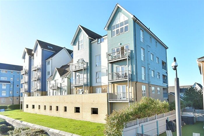 2 Bedroom Flat For Sale In Dunlin Drive, St. Mary's Island, Chatham, Kent, ME4