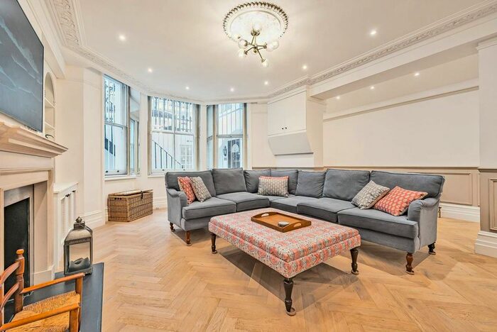 2 Bedroom Flat To Rent In Cornwall Gardens, South Kensington, London, SW7
