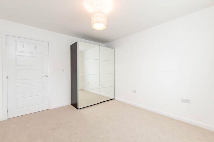 2 Bedroom Apartment To Rent In Walnut Tree Close, Guildford, GU1