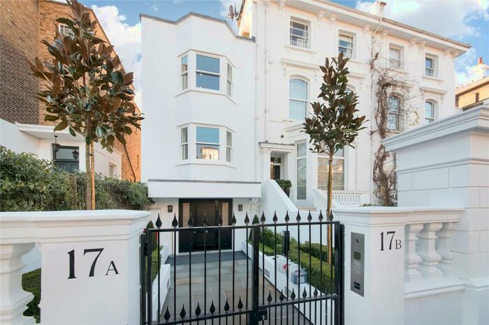 2 Bedroom Maisonette To Rent In Gilston Road, Chelsea, London, SW10