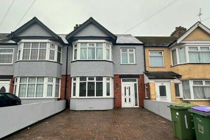 4 Bedroom Property To Rent In Langdon Road, Folkestone, CT19