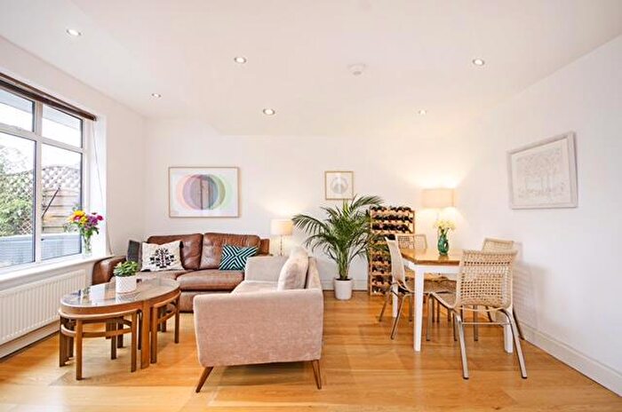 2 Bedroom Flat To Rent In Station Road, Hendon, London, NW4