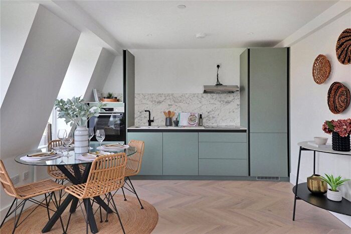 2 Bedroom Flat For Sale In Mount Pleasant Avenue, Tunbridge Wells, Kent, TN1