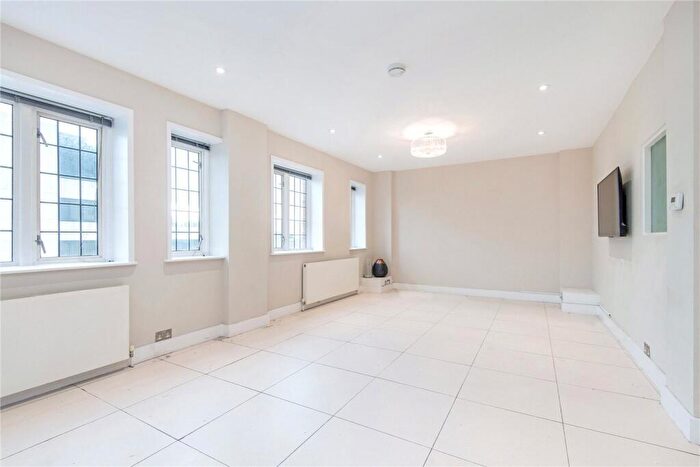 3 Bedroom Apartment To Rent In Wellington Court, - Wellington Road, St John's Wood, London, NW8