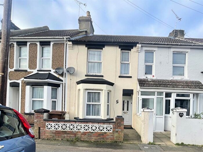 3 Bedroom Terraced House To Rent In Longfellow Road, Gillingham, ME7