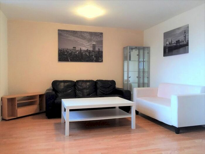 1 Bedroom Flat To Rent In Eastern Avenue, Ilford, IG4