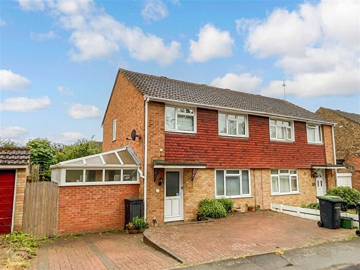 3 Bedroom Semi-Detached House For Sale In Cobdown Close, Ditton, Aylesford, Kent, ME20