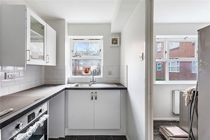 1 Bedroom Flat For Sale In Molyneux Drive, London, SW17