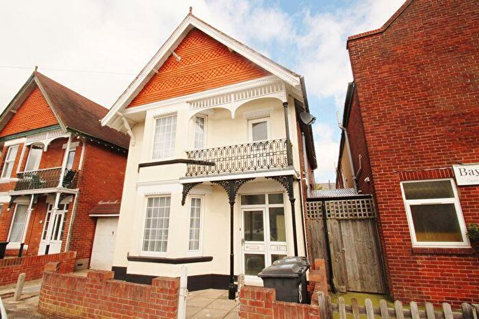 5 Bedroom Detached House To Rent In Markham Road, Bournemouth, BH9