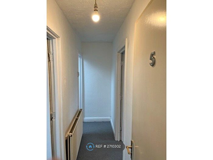 1 Bedroom Flat To Rent In Mexborough Avenue, Leeds, LS7