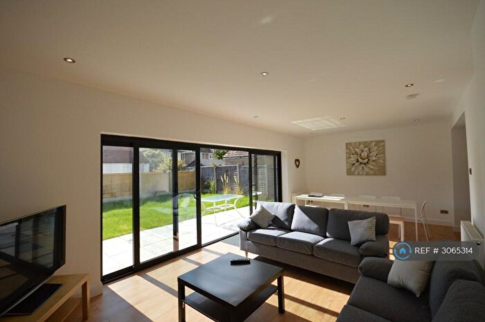 6 Bedroom Detached House To Rent In Greenwood Road, Bournemouth, BH9