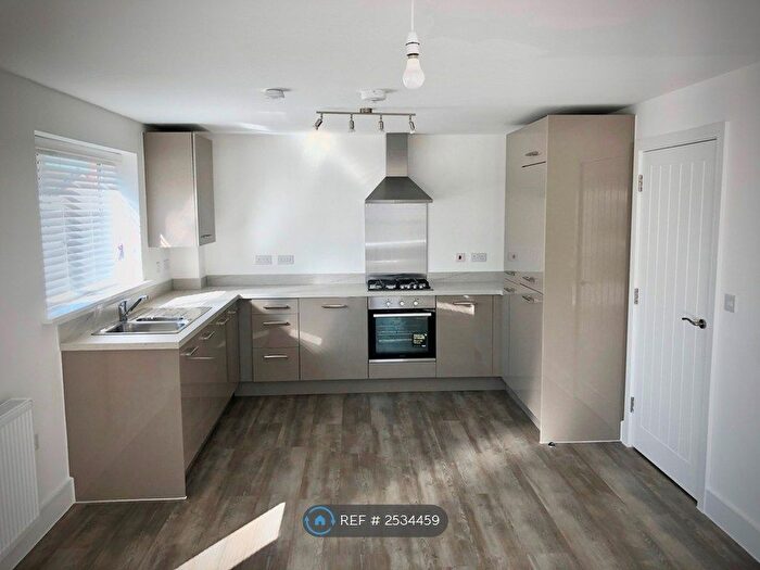 2 Bedroom Flat To Rent In Anton Close, Rugby, CV21