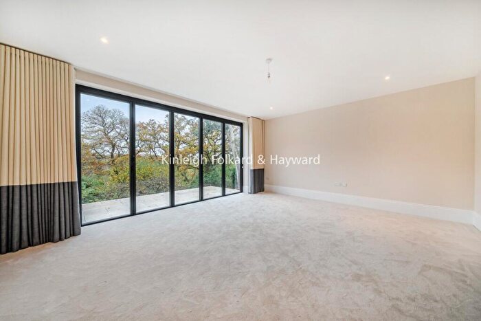 4 Bedroom Semi-Detached House To Rent In Leafy Grove, Keston, BR2