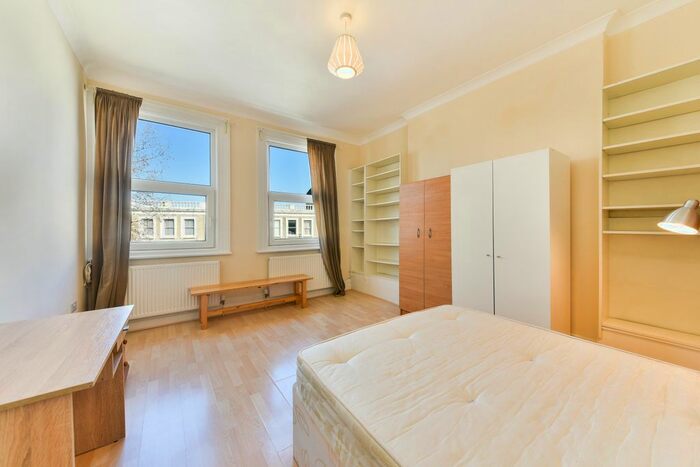 2 Bedroom Flat To Rent In Barton Road, London, W14