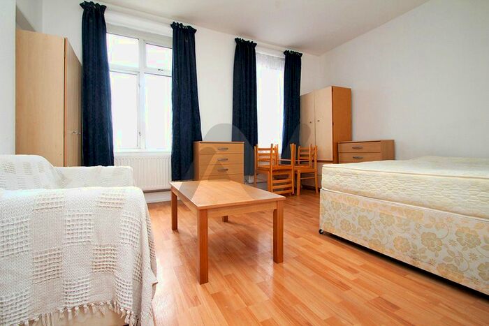 Studio To Rent In Holloway Road, London, N19