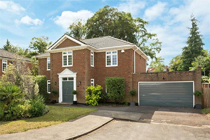 5 Bedroom Detached House To Rent In Charlton Kings, Weybridge, Surrey, KT13