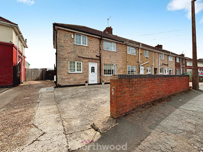 4 Bedroom Terraced House For Sale In Broadway, Dunscroft, Doncaster, DN7