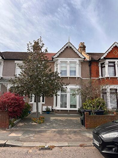 2 Bedroom Flat To Rent In Gartmore Road, Ilford, IG3