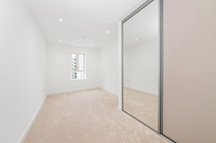 3 Bedroom Flat To Rent In Trinity Park, Woolwich, SE18