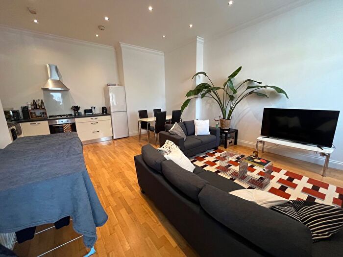 2 Bedroom Maisonette To Rent In Cloverleaf House, Queens Crescent, Kentish Town, NW5