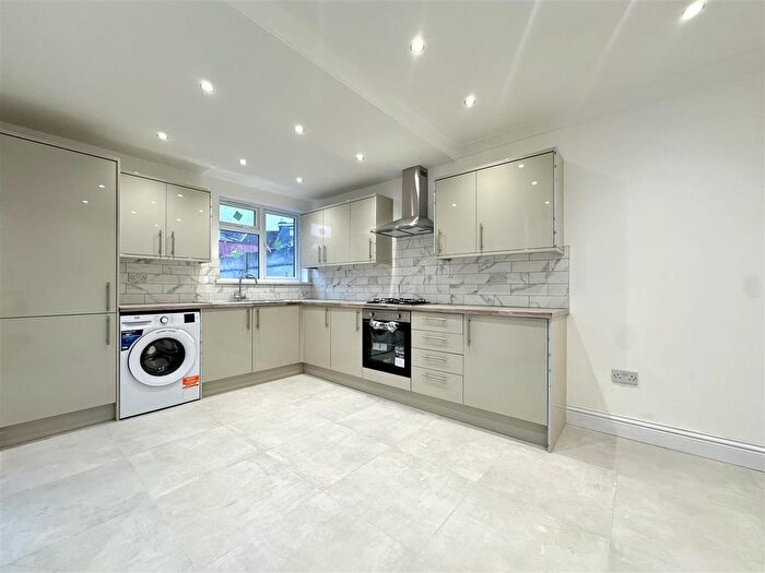 5 Bedroom Property To Rent In Central Park Road, London, E6