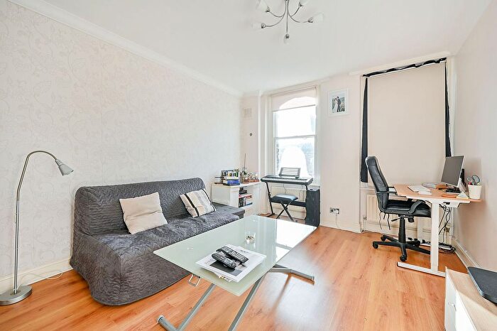 1 Bedroom Flat To Rent In Gwendwr Road, West Kensington, London, W14