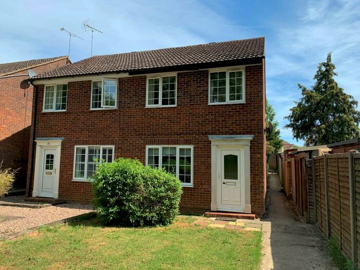 3 Bedroom End Of Terrace House To Rent In March Edge, Buckingham, MK18