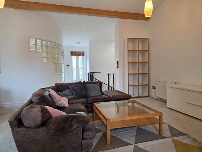 3 Bedroom Apartment To Rent In Hope Drive, Nottingham, NG7