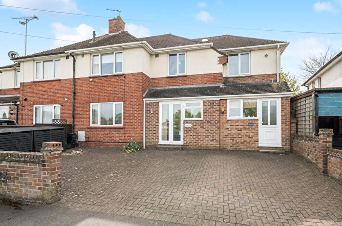 4 Bedroom Semi Detached House For Sale In Underwood Avenue, Ash, Surrey, GU12