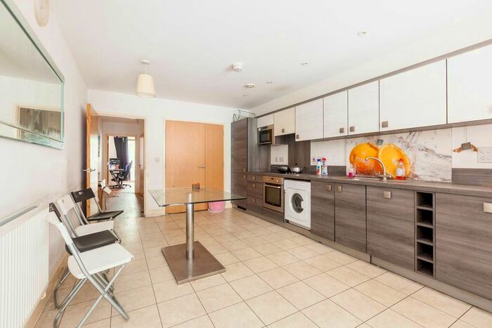 4 Bedroom Flat To Rent In Nelson Walk, Bow, London, E3