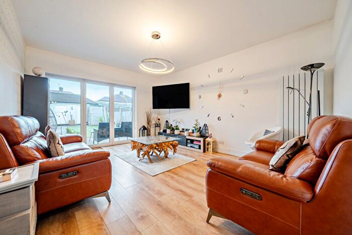 6 Bedroom Bungalow For Sale In Nurstead Road, Erith, DA8