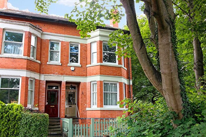 4 Bedroom Semi-detached House For Sale In Daneshill Road, Leicester, LE3