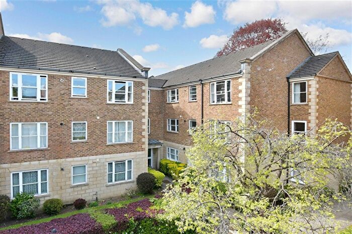 1 Bedroom Flat For Sale In Walnut Mews, Sutton, Surrey, SM2